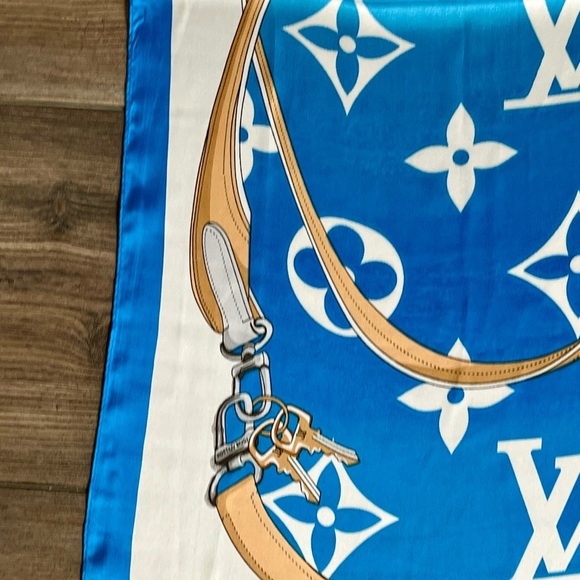 100% silk scarf 27/27 inches - Picture 10 of 15